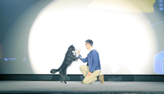 电影《犬爱》长沙首映 全程在长沙取景